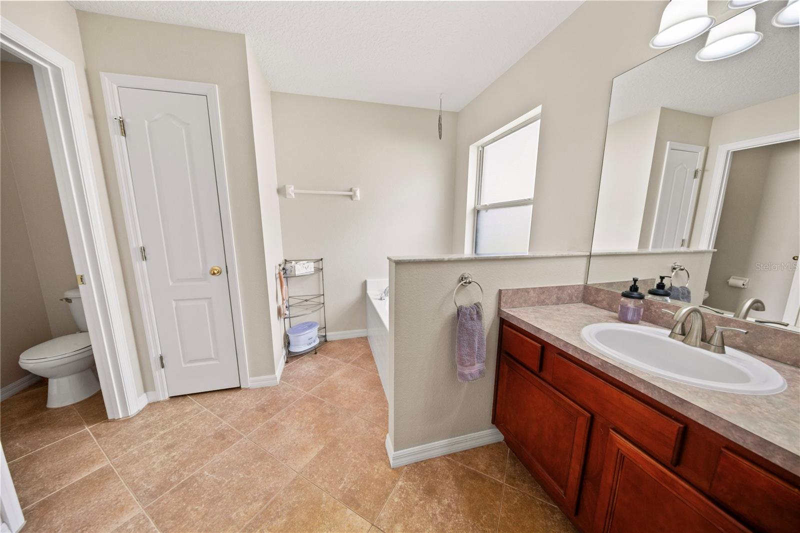 Image 42 of 81 For 11149 Oakshore Lane