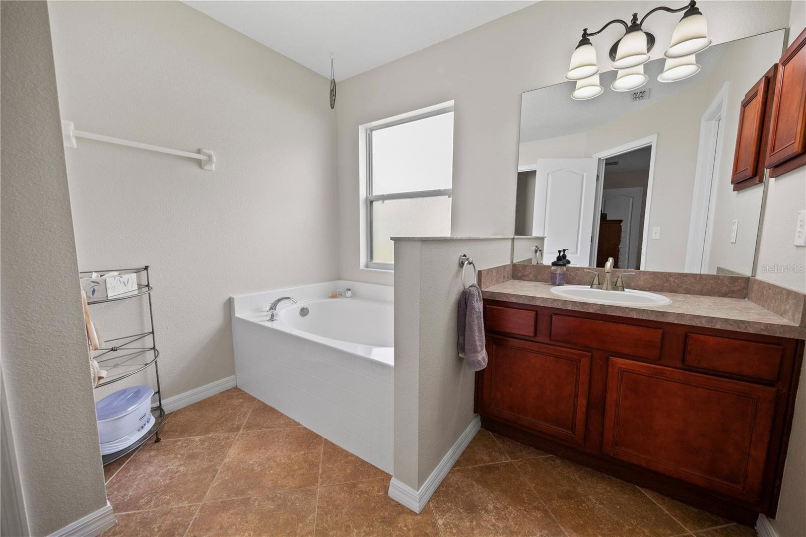 Image 43 of 81 For 11149 Oakshore Lane