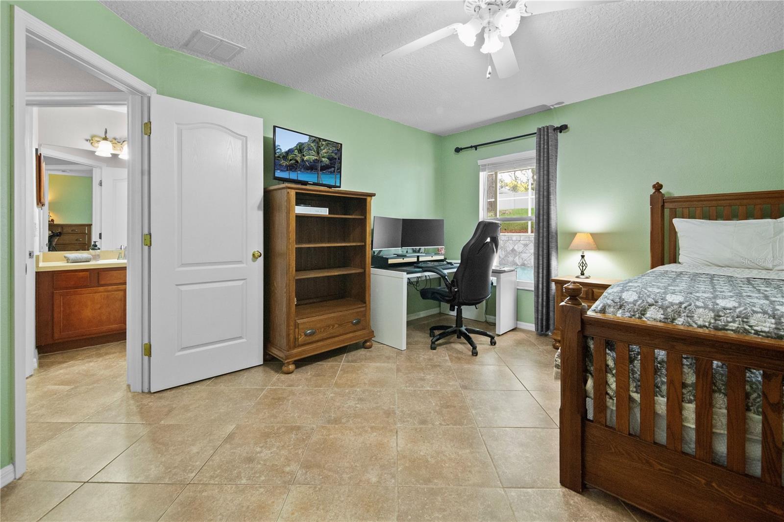 Image 46 of 81 For 11149 Oakshore Lane