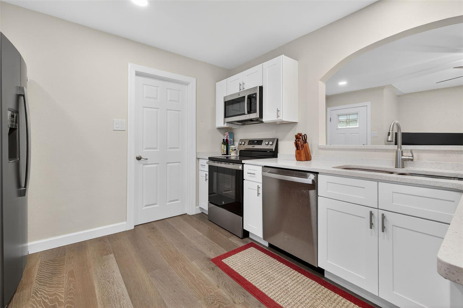 Image 10 of 32 For 825 46th Street N
