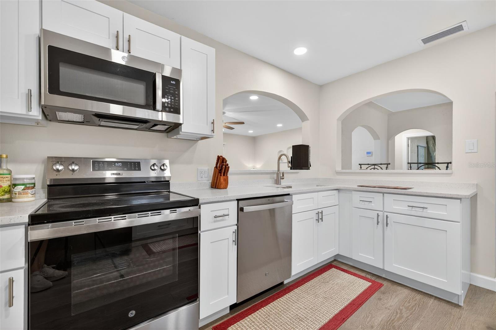 Image 12 of 32 For 825 46th Street N