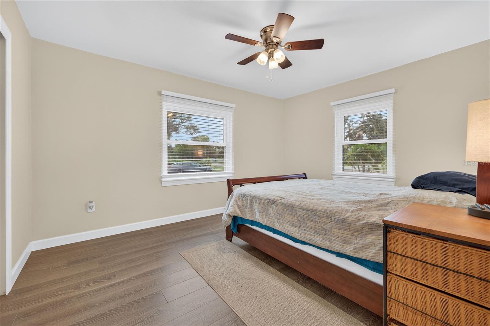 Image 13 of 32 For 825 46th Street N