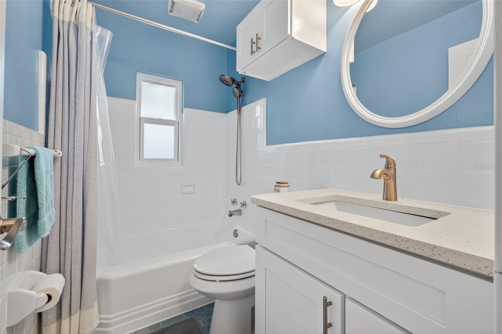 Image 15 of 32 For 825 46th Street N