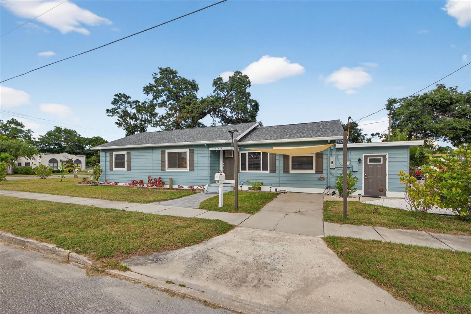 Image 2 of 32 For 825 46th Street N