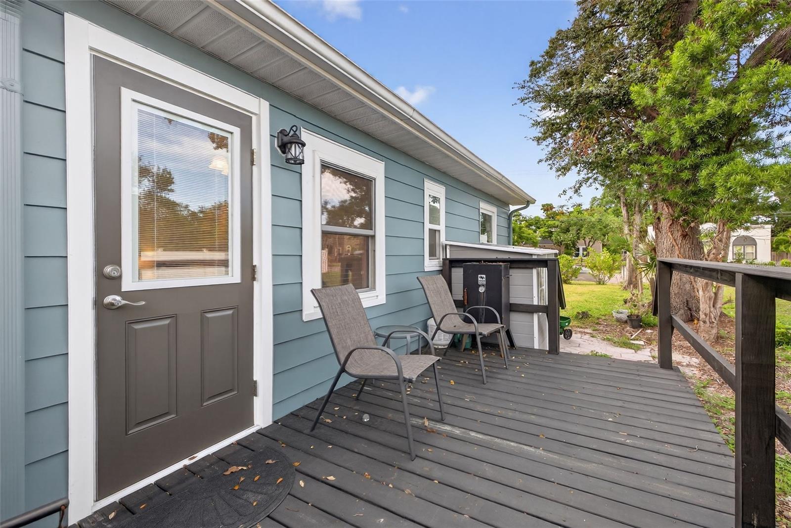 Image 21 of 32 For 825 46th Street N