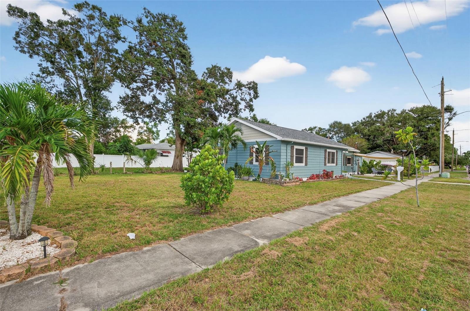 Image 27 of 32 For 825 46th Street N