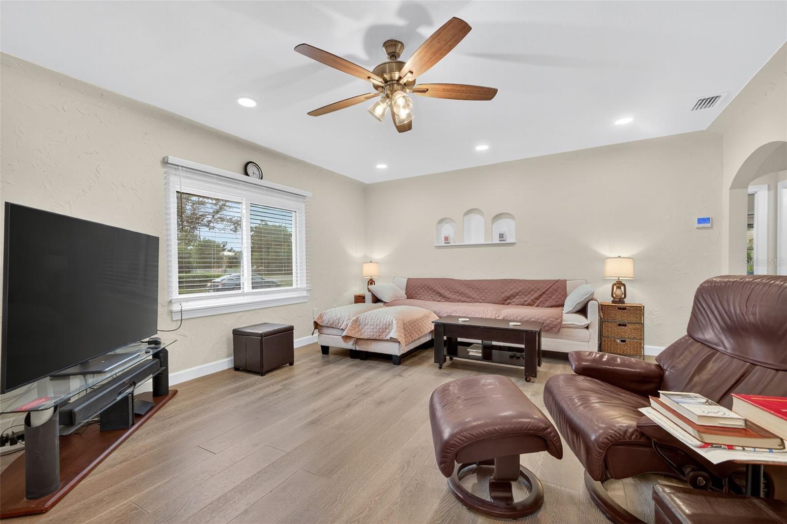 Image 4 of 32 For 825 46th Street N