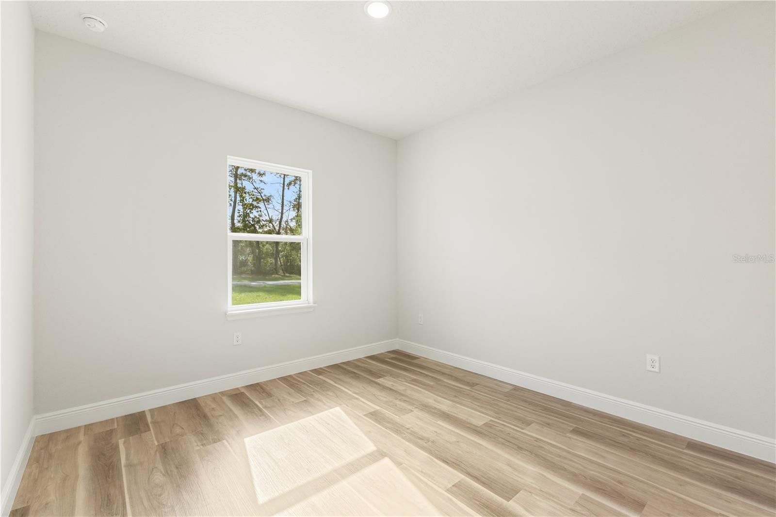 Image 11 of 44 For 5207 165th Street Road