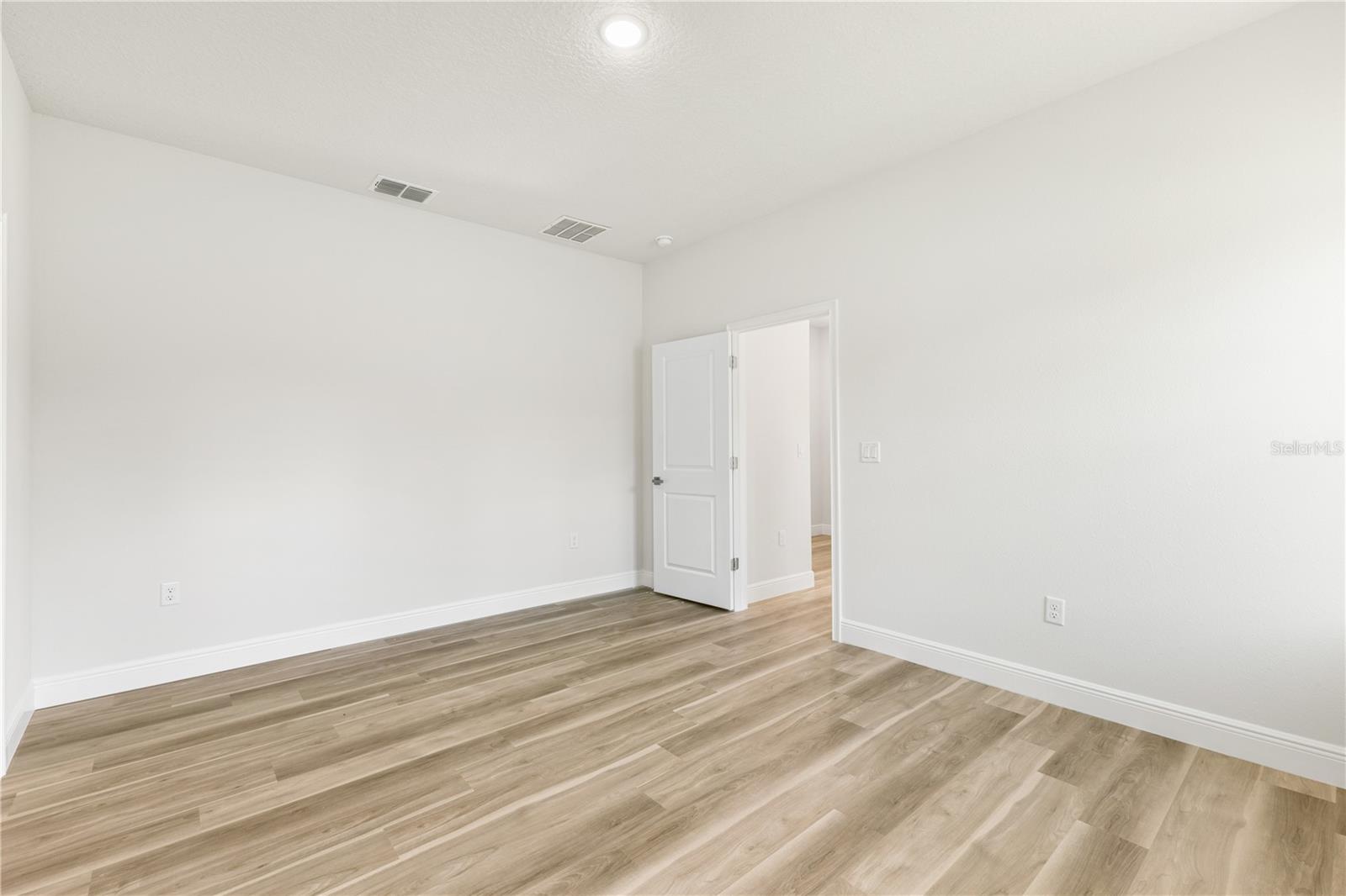 Image 16 of 44 For 5207 165th Street Road