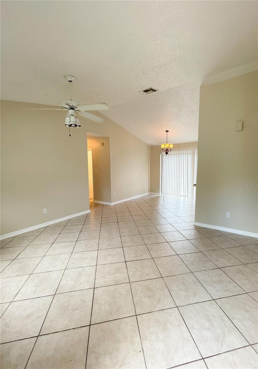 Image 3 of 18 For 10441 Bridlewood Avenue