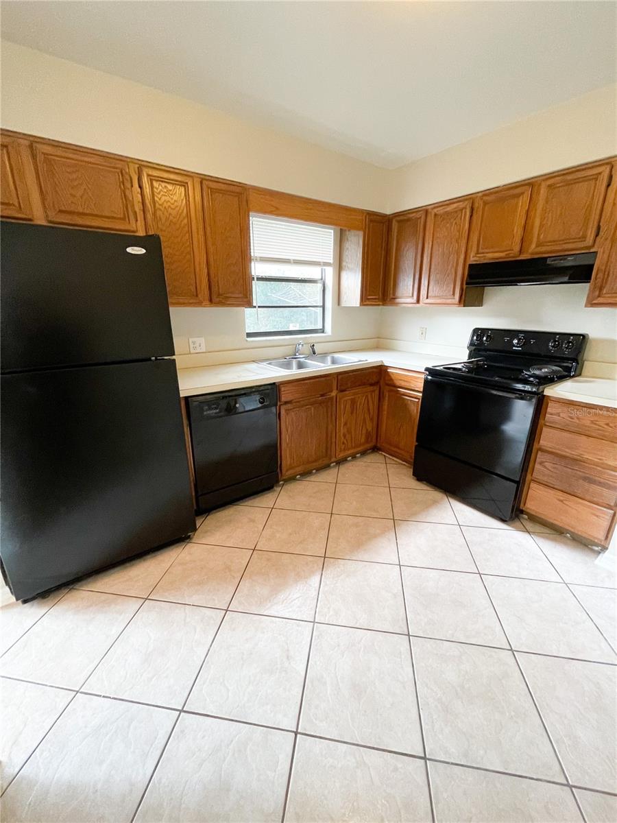 Image 5 of 18 For 10441 Bridlewood Avenue