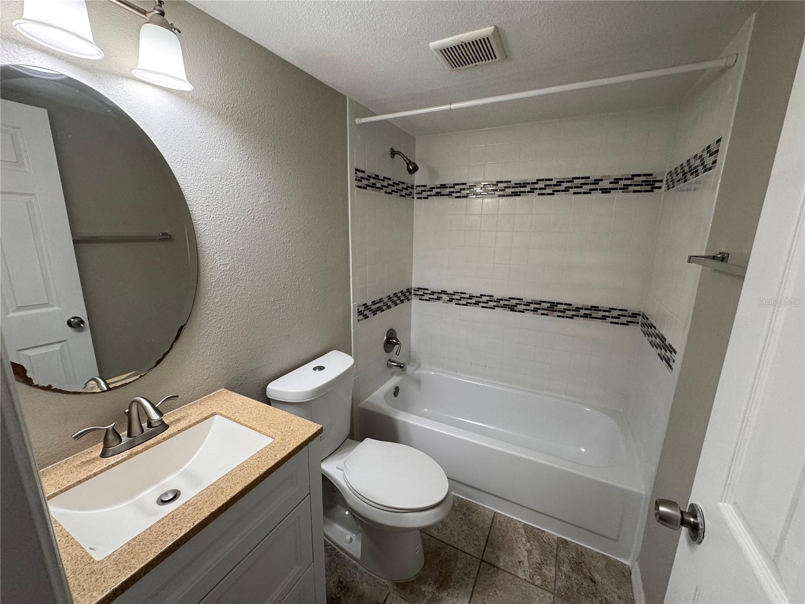 Image 14 of 31 For 7113 Bank Drive 103