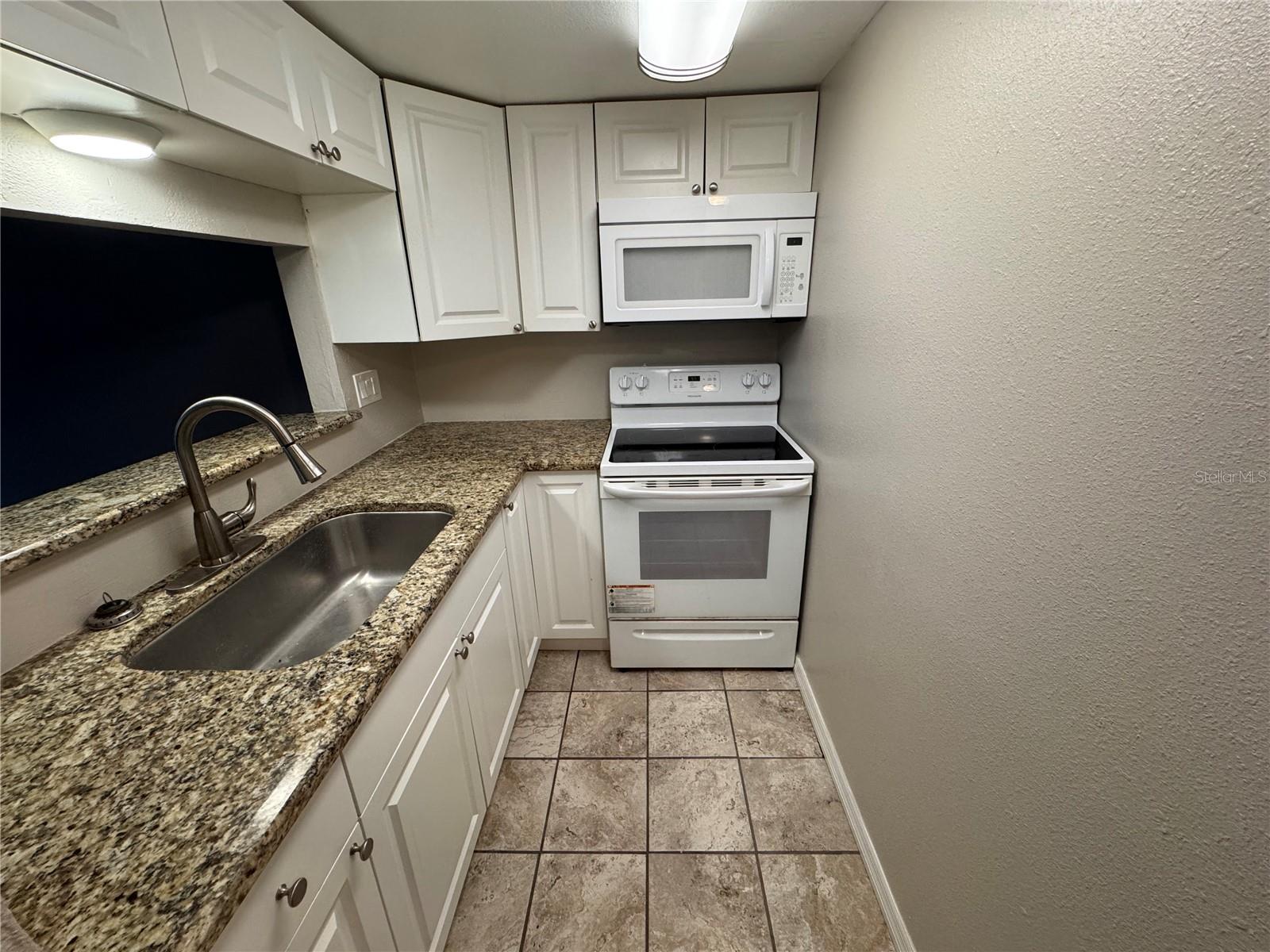 Image 7 of 31 For 7113 Bank Drive 103
