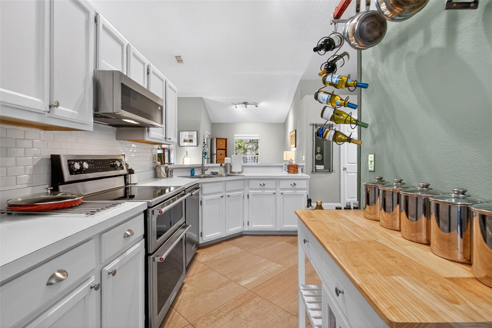 Image 11 of 36 For 13807 Forestside Court