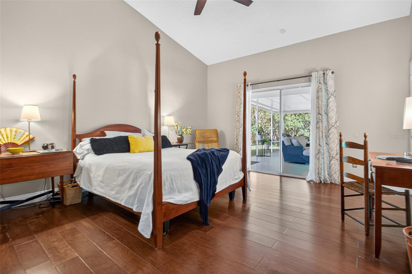 Image 13 of 36 For 13807 Forestside Court