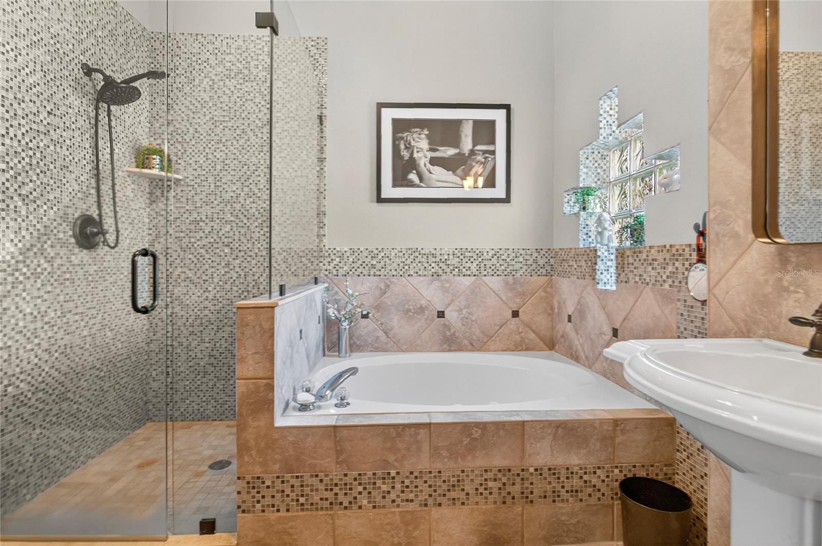 Image 15 of 36 For 13807 Forestside Court