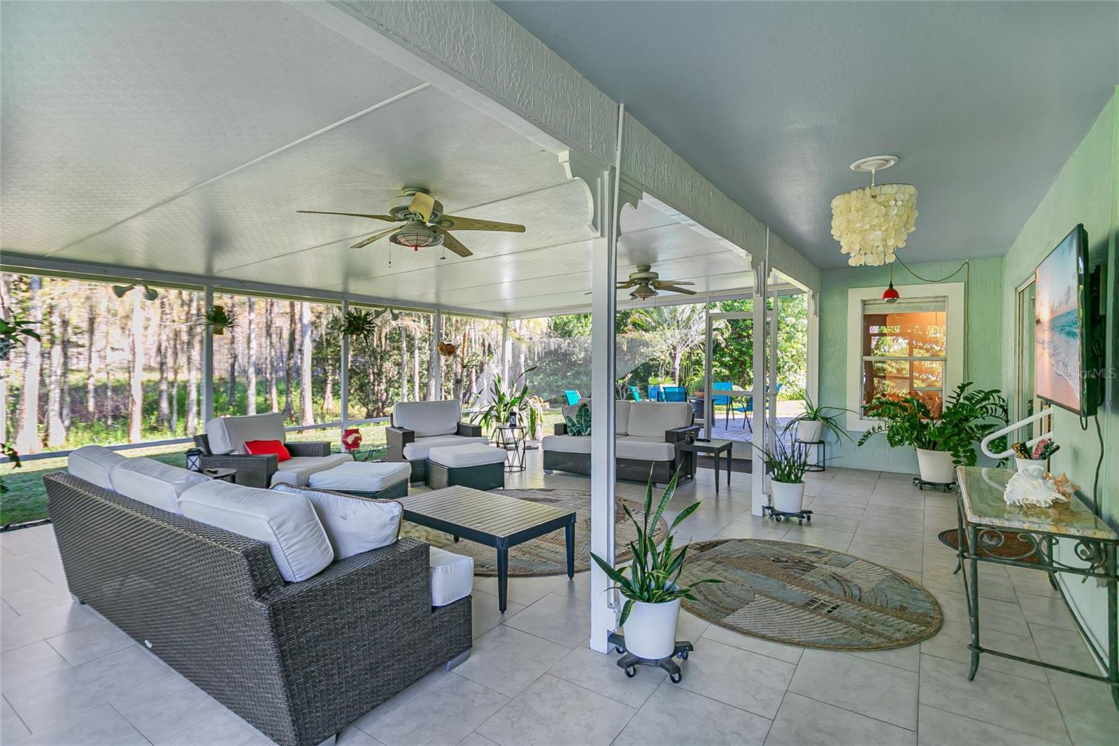 Image 23 of 36 For 13807 Forestside Court