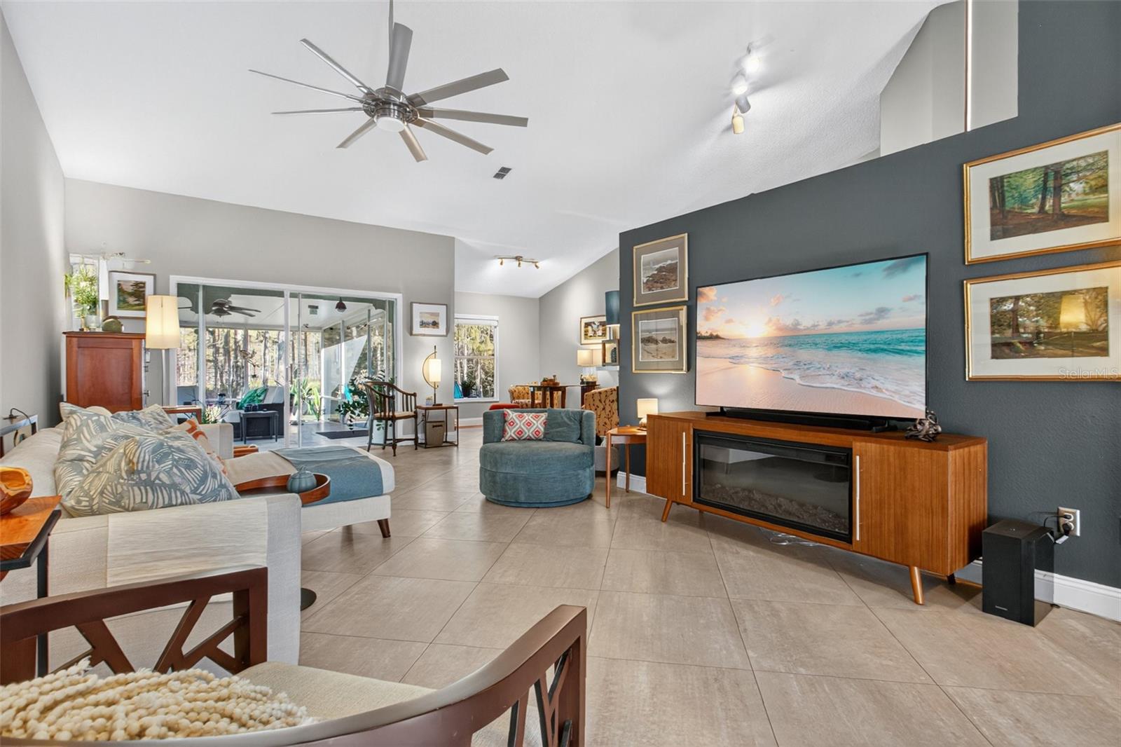 Image 6 of 36 For 13807 Forestside Court