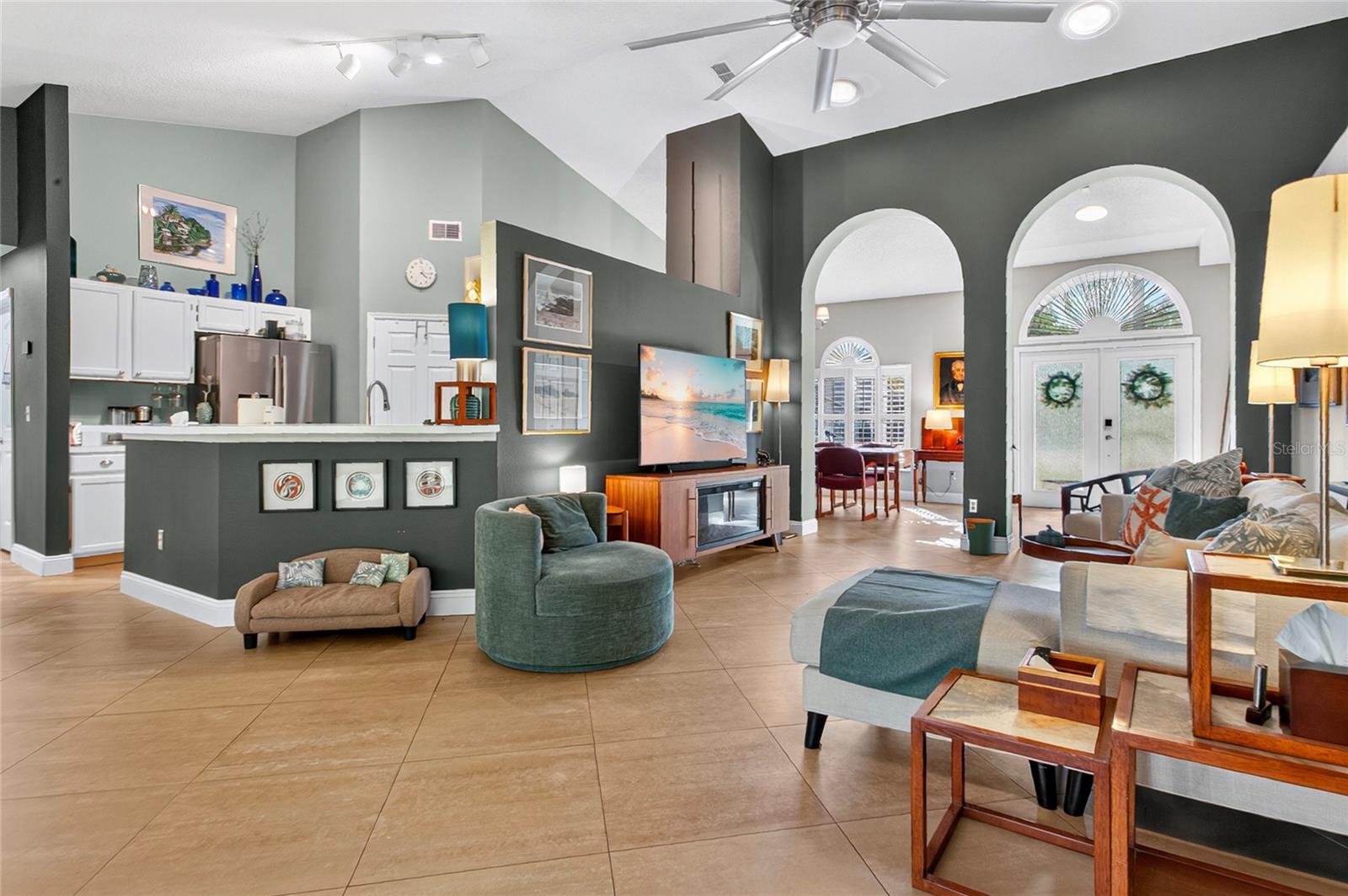 Image 8 of 36 For 13807 Forestside Court