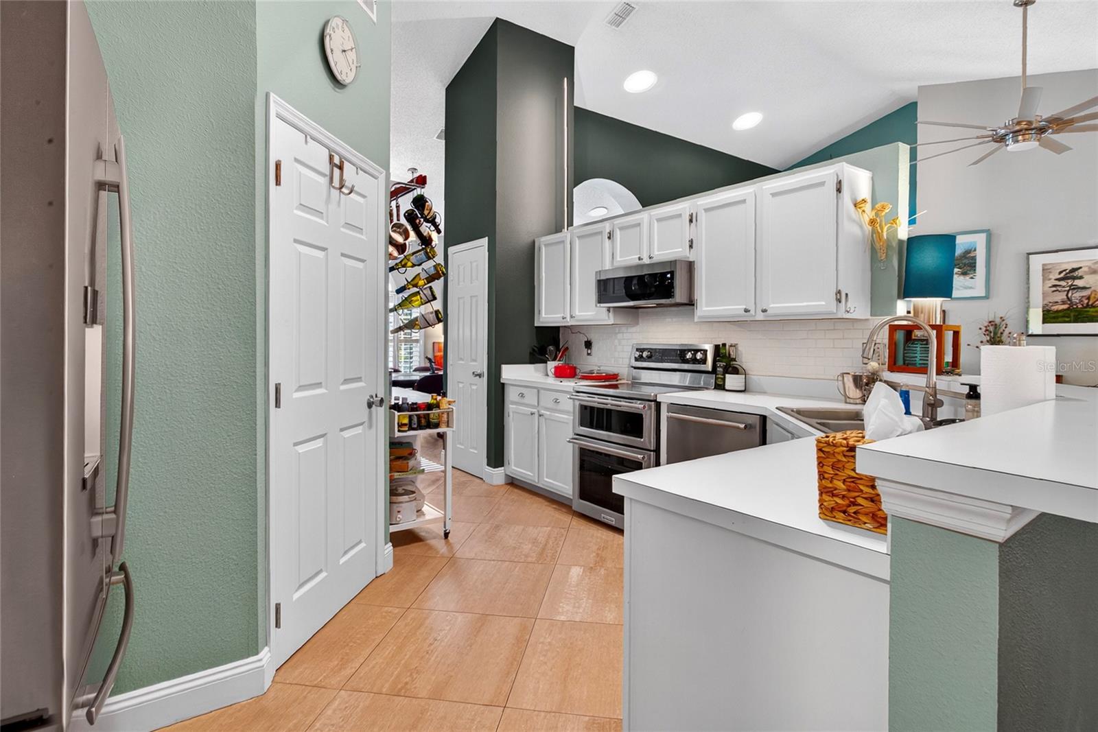 Image 9 of 36 For 13807 Forestside Court