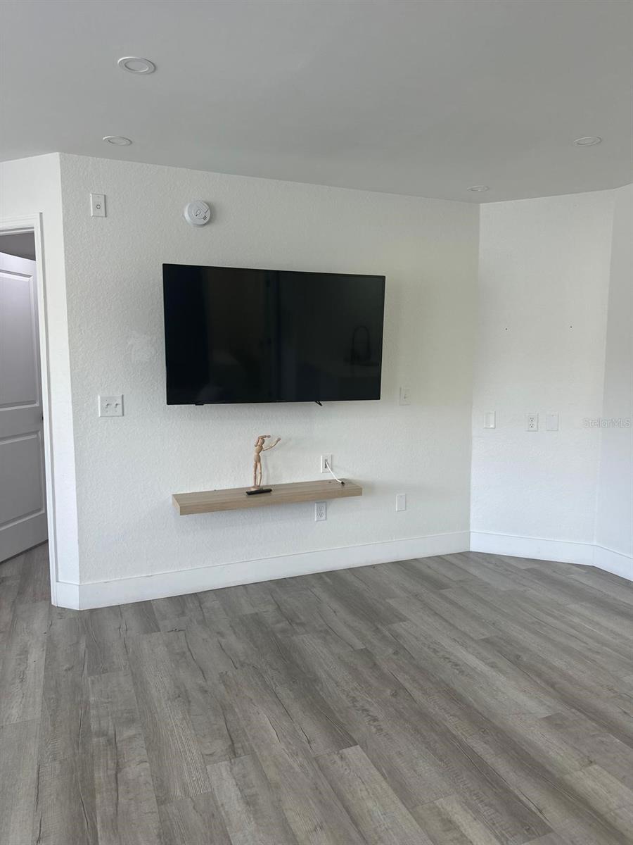 Image 41 of 63 For 2208 Antigua Place 924