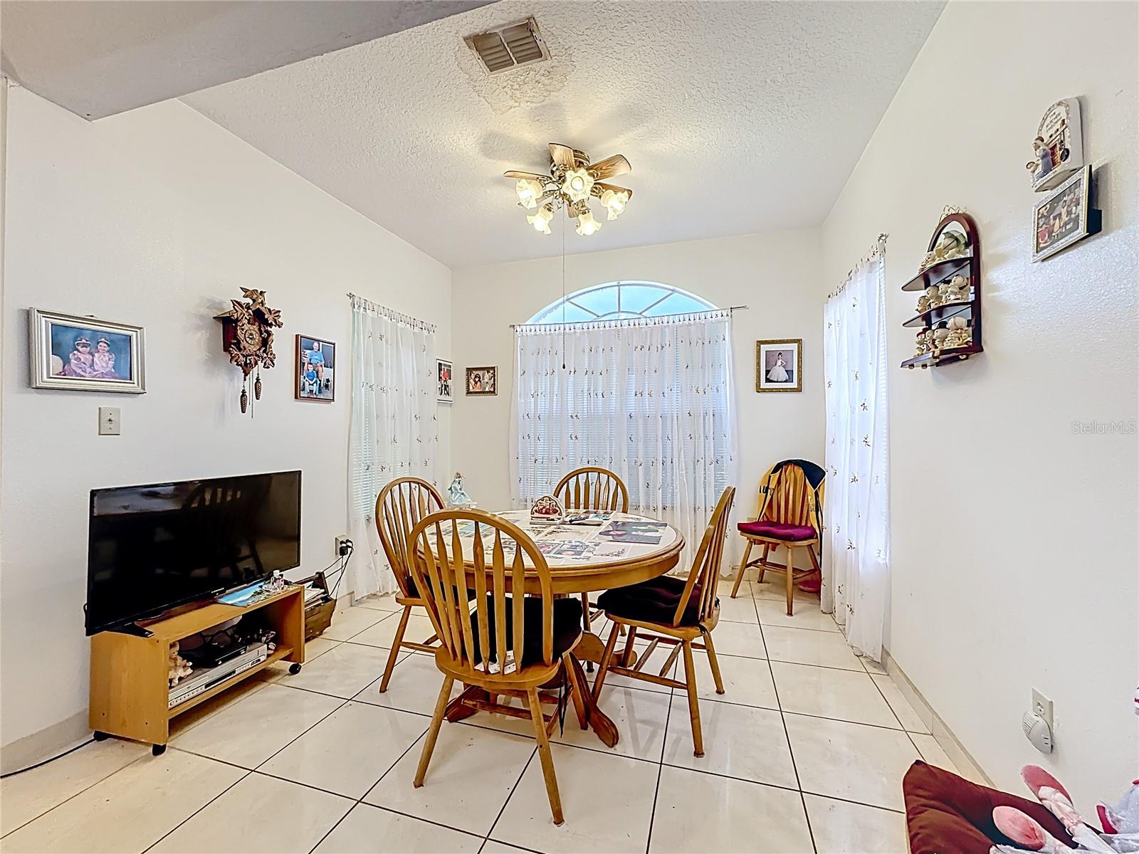 Image 11 of 34 For 1445 Beechwood Drive