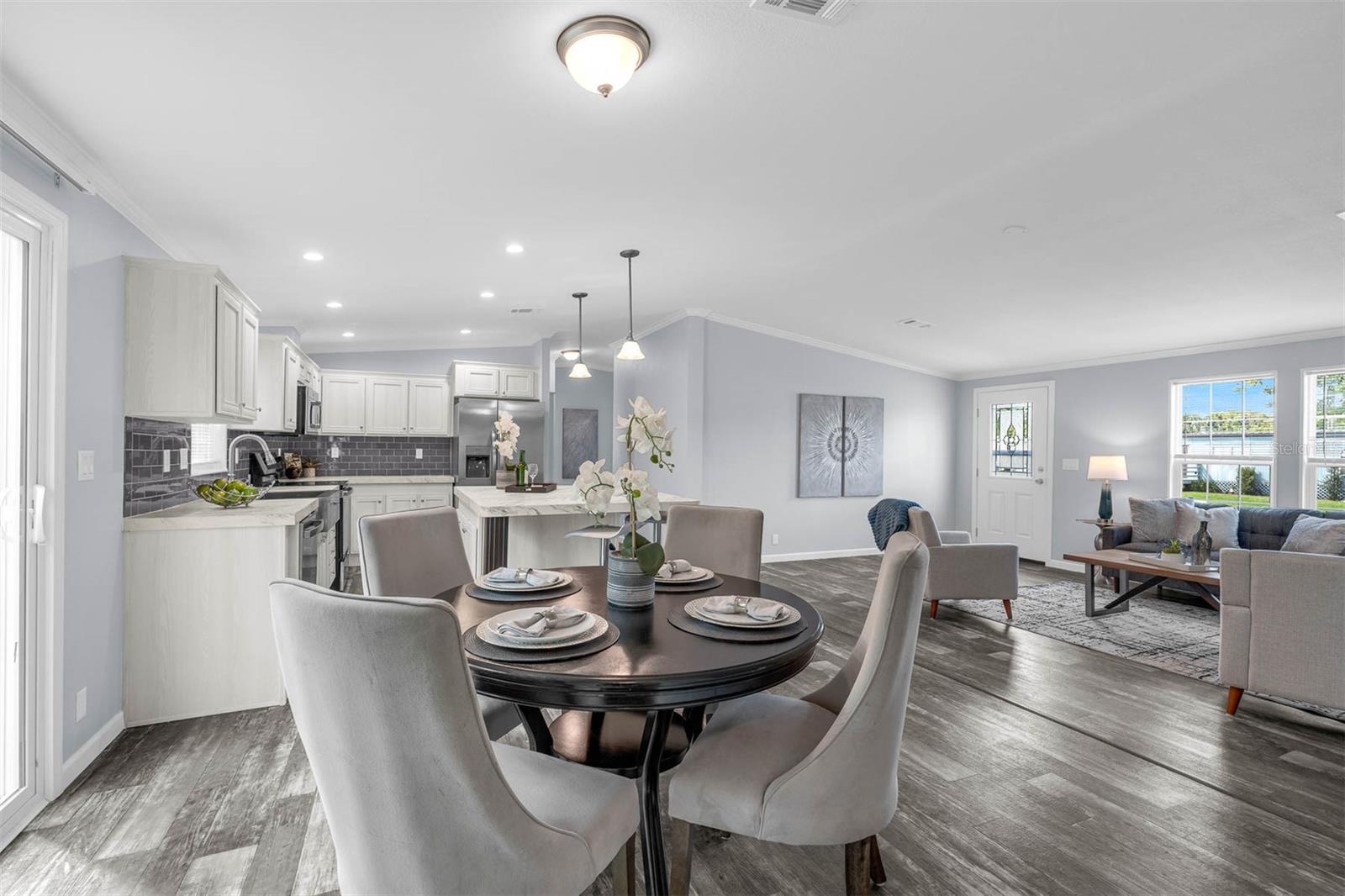 Image 12 of 34 For 4709 Dunkeld Avenue