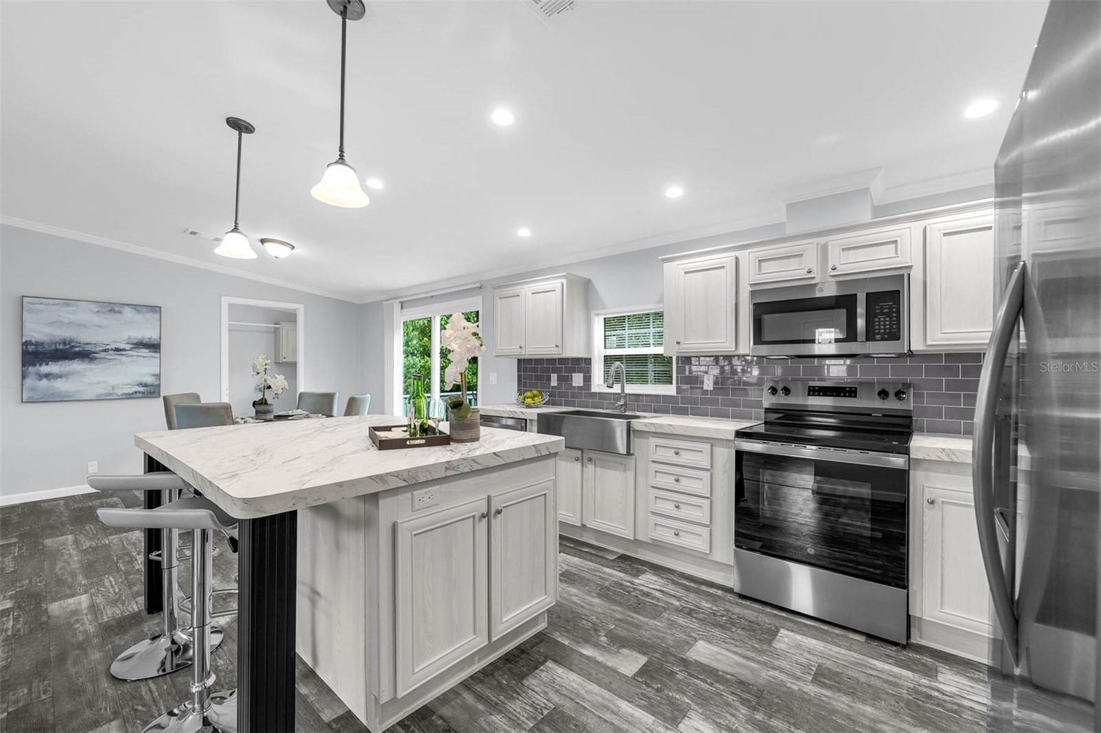 Image 13 of 34 For 4709 Dunkeld Avenue