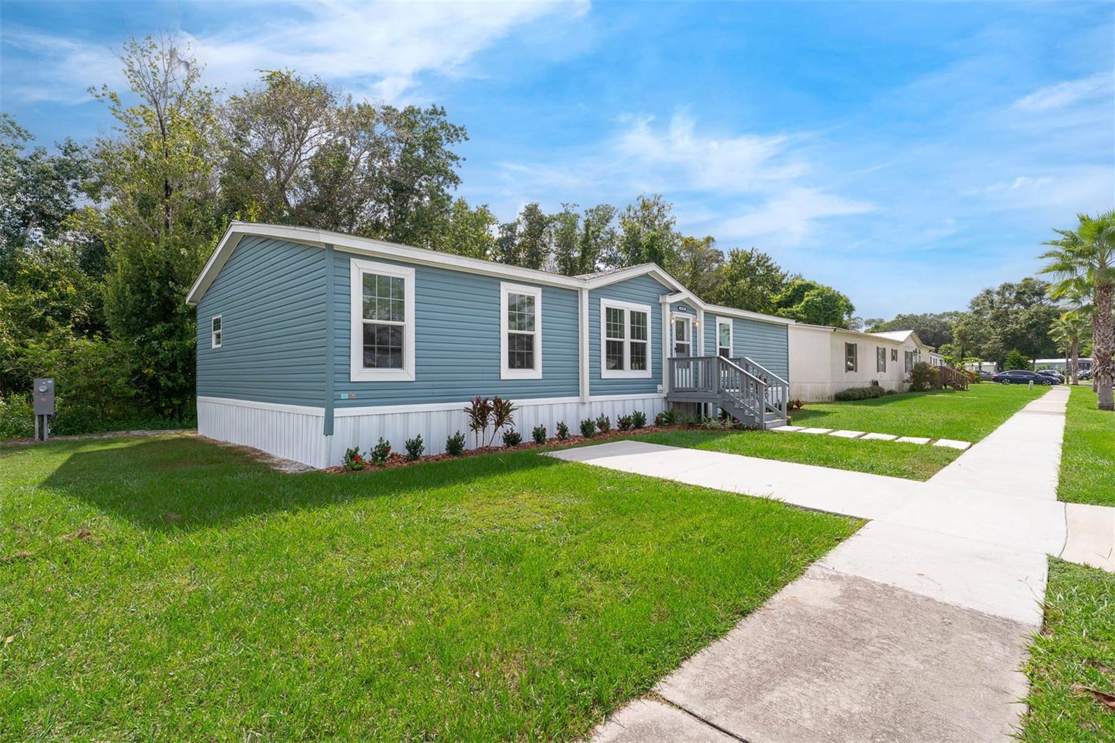 Image 2 of 34 For 4709 Dunkeld Avenue