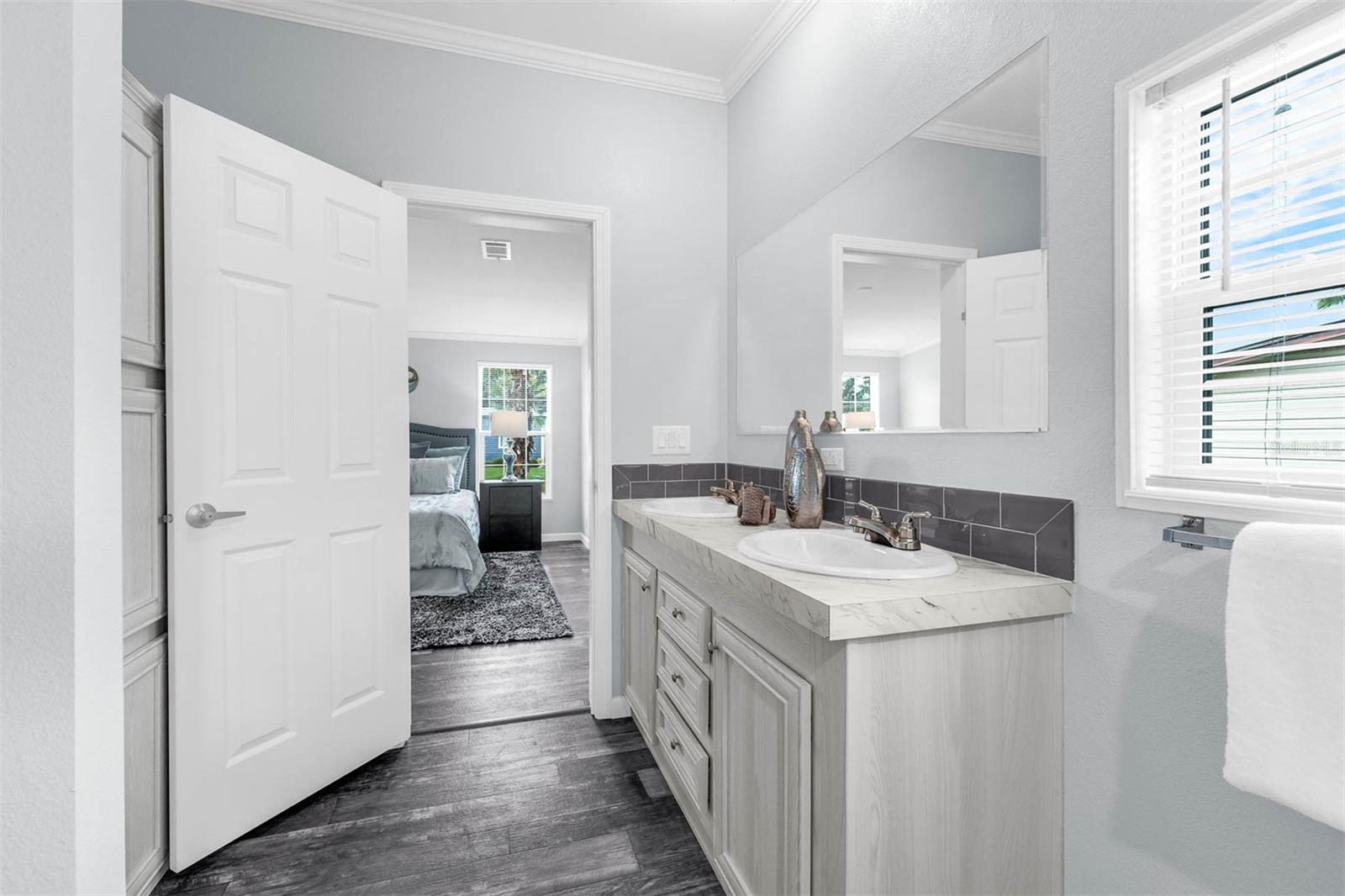 Image 20 of 34 For 4709 Dunkeld Avenue