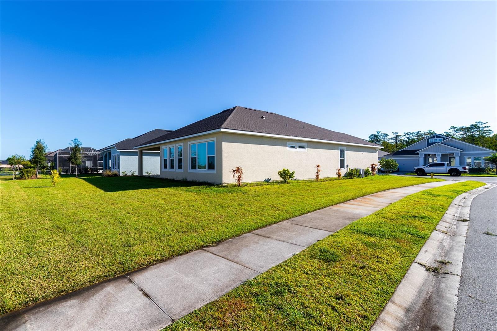 Image 44 of 45 For 525 Mosaic Boulevard