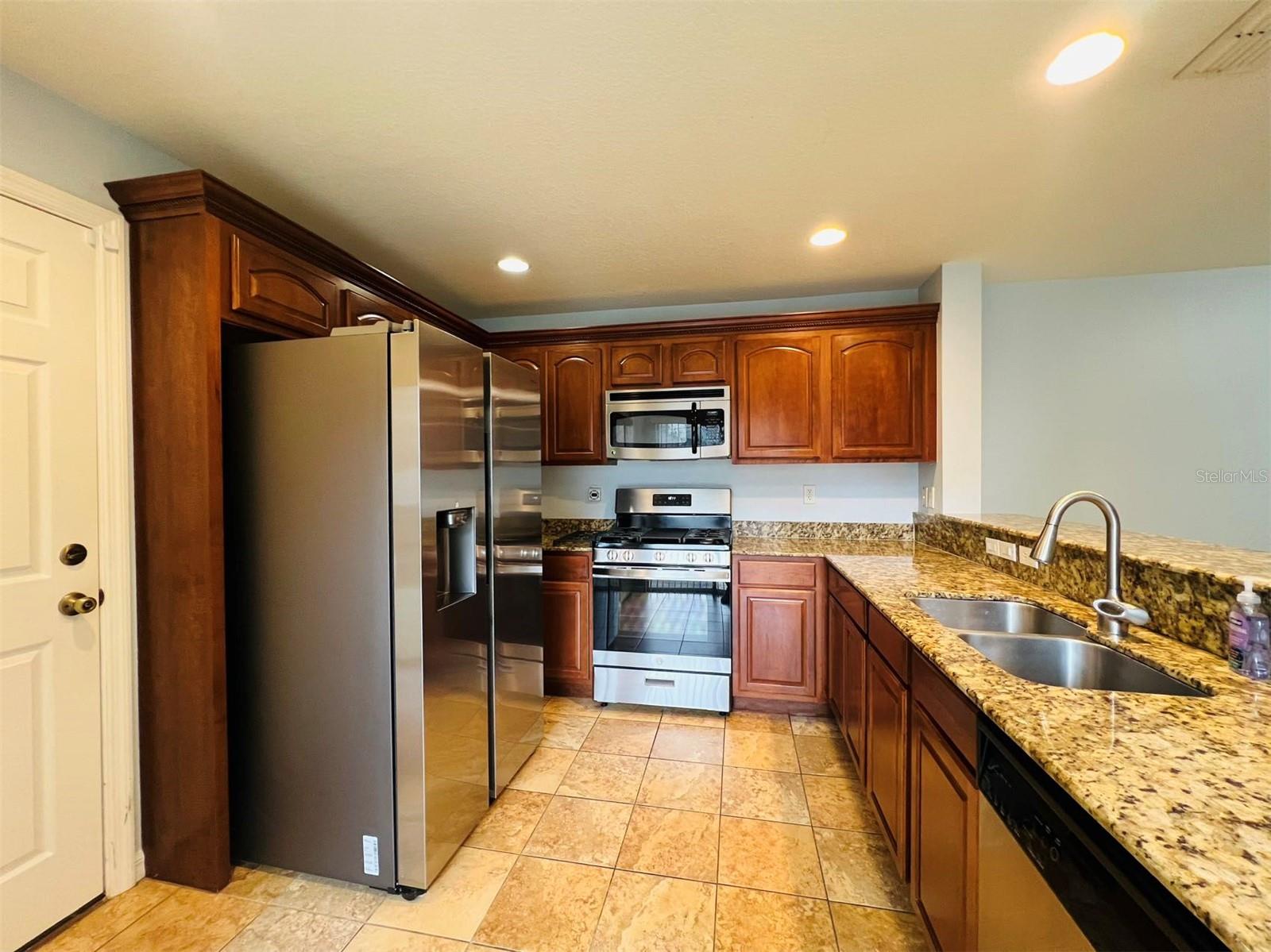 Image 5 of 68 For 1531 Par Court