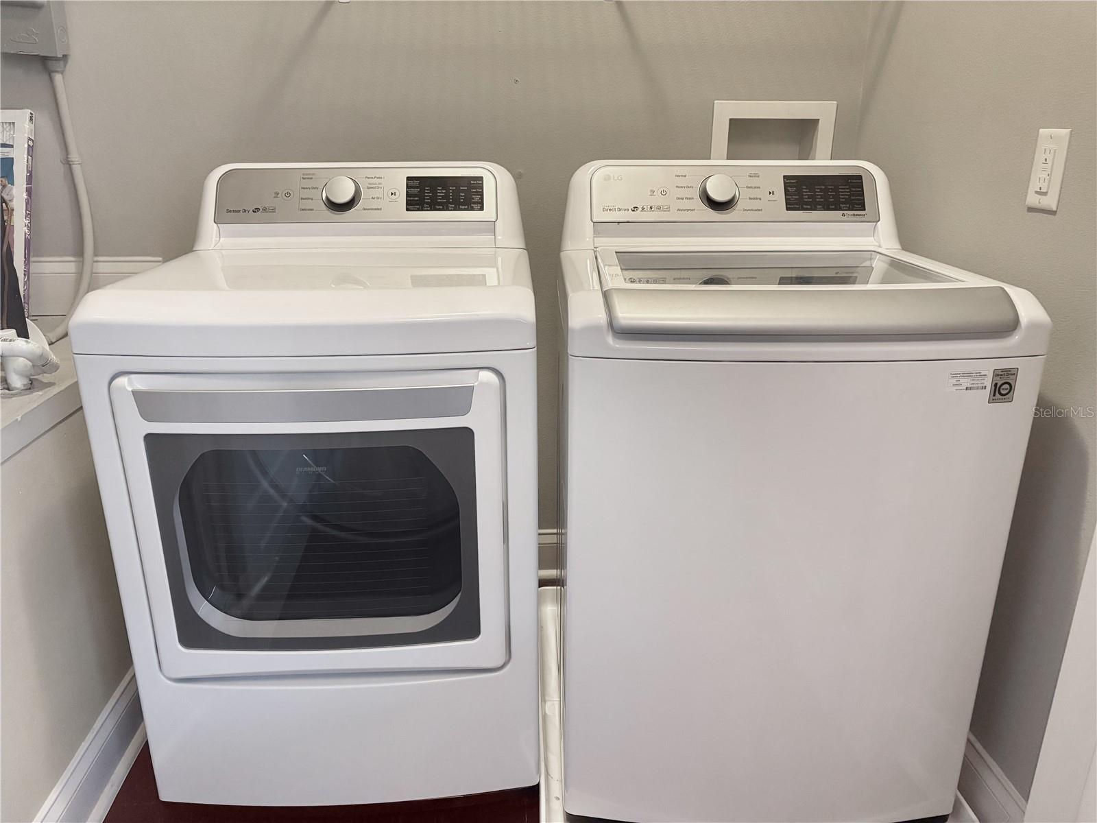 Image 12 of 29 For 827 Meridale Avenue