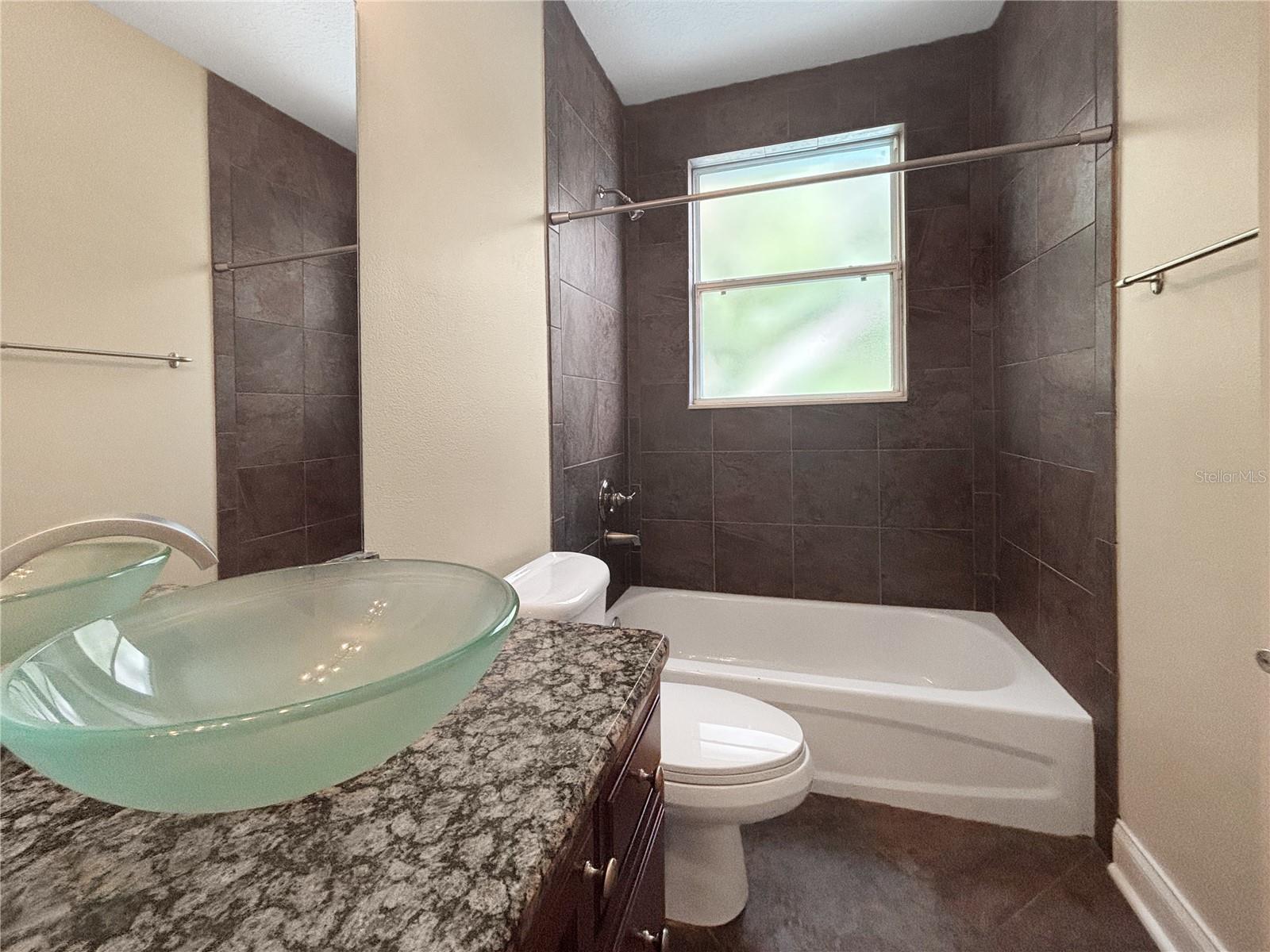 Image 14 of 29 For 827 Meridale Avenue