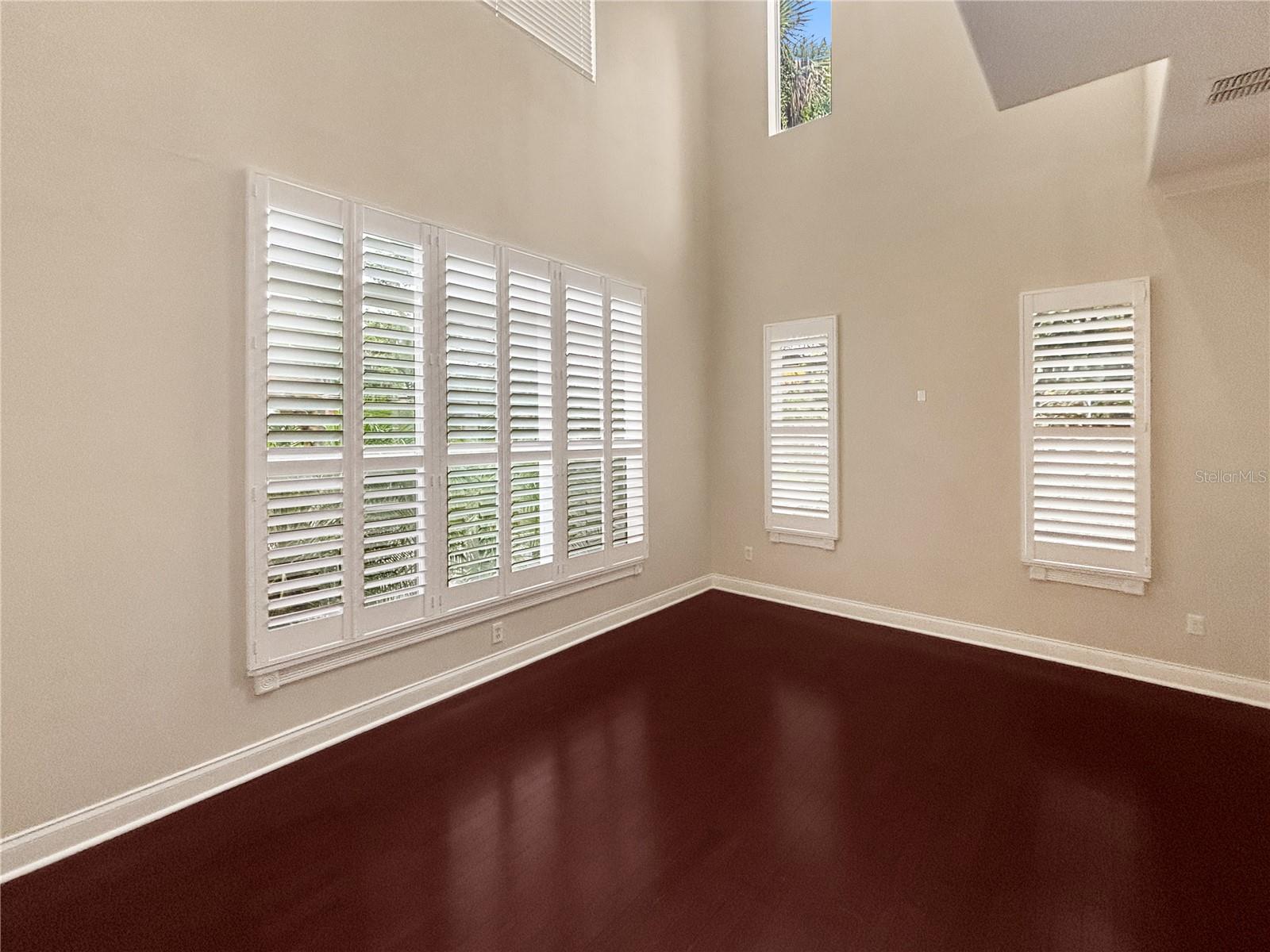 Image 16 of 29 For 827 Meridale Avenue