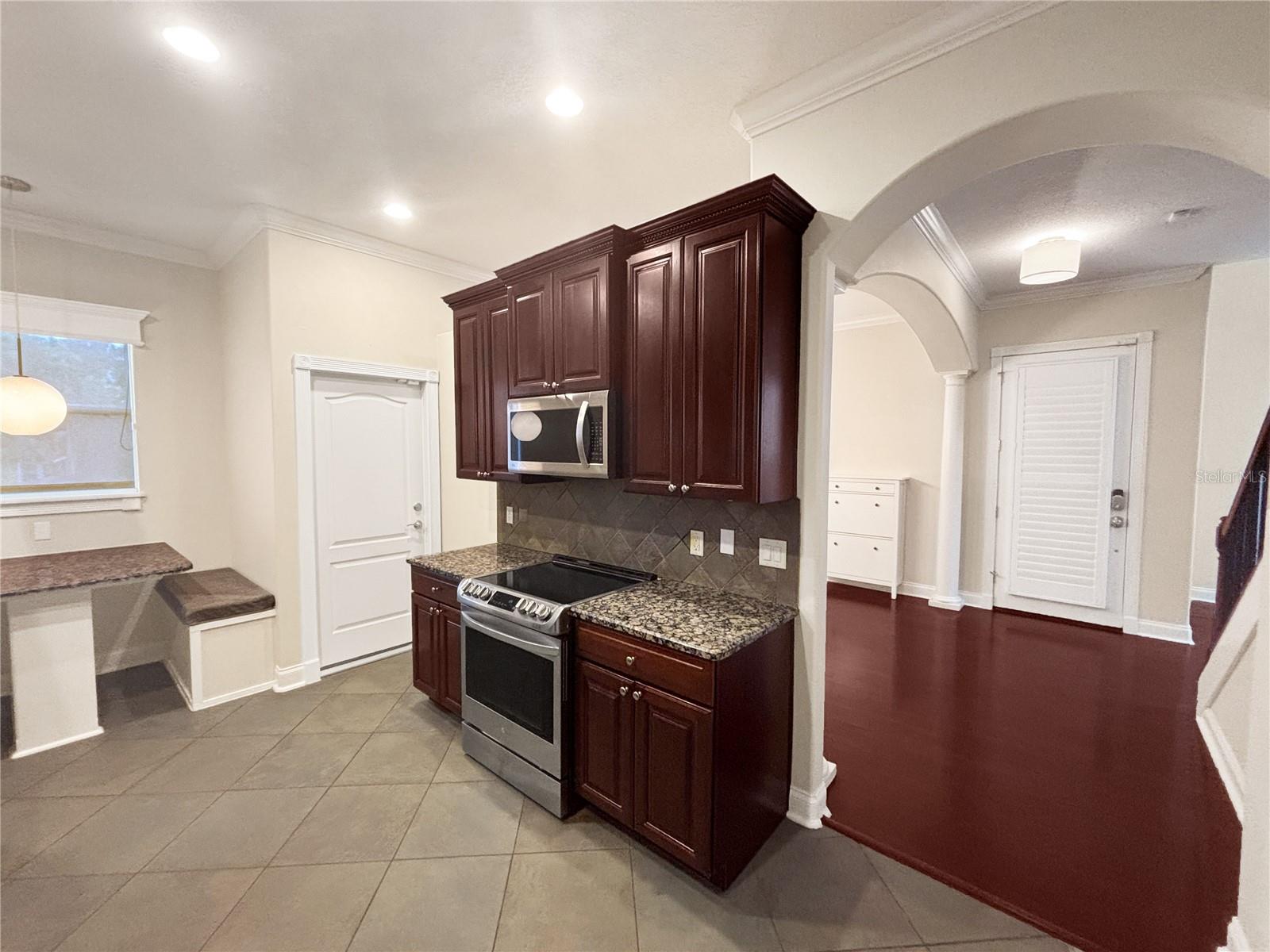 Image 18 of 29 For 827 Meridale Avenue