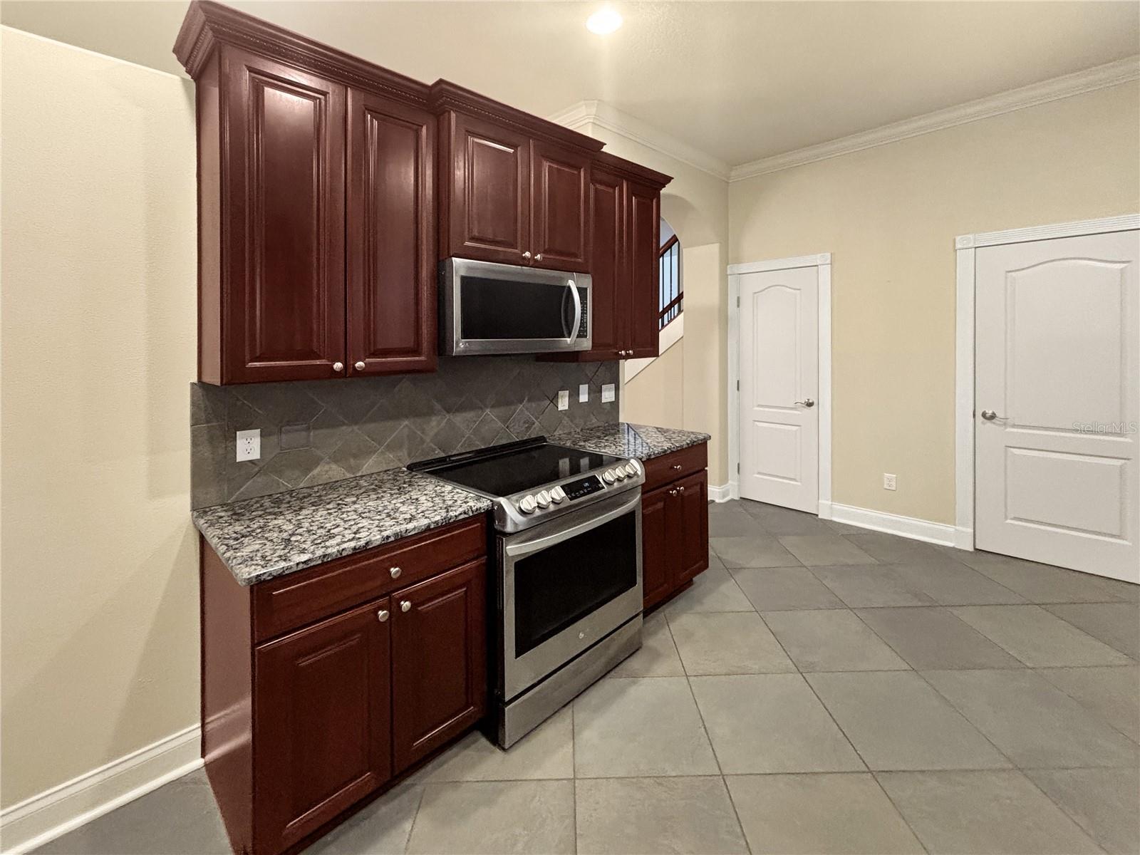 Image 19 of 29 For 827 Meridale Avenue