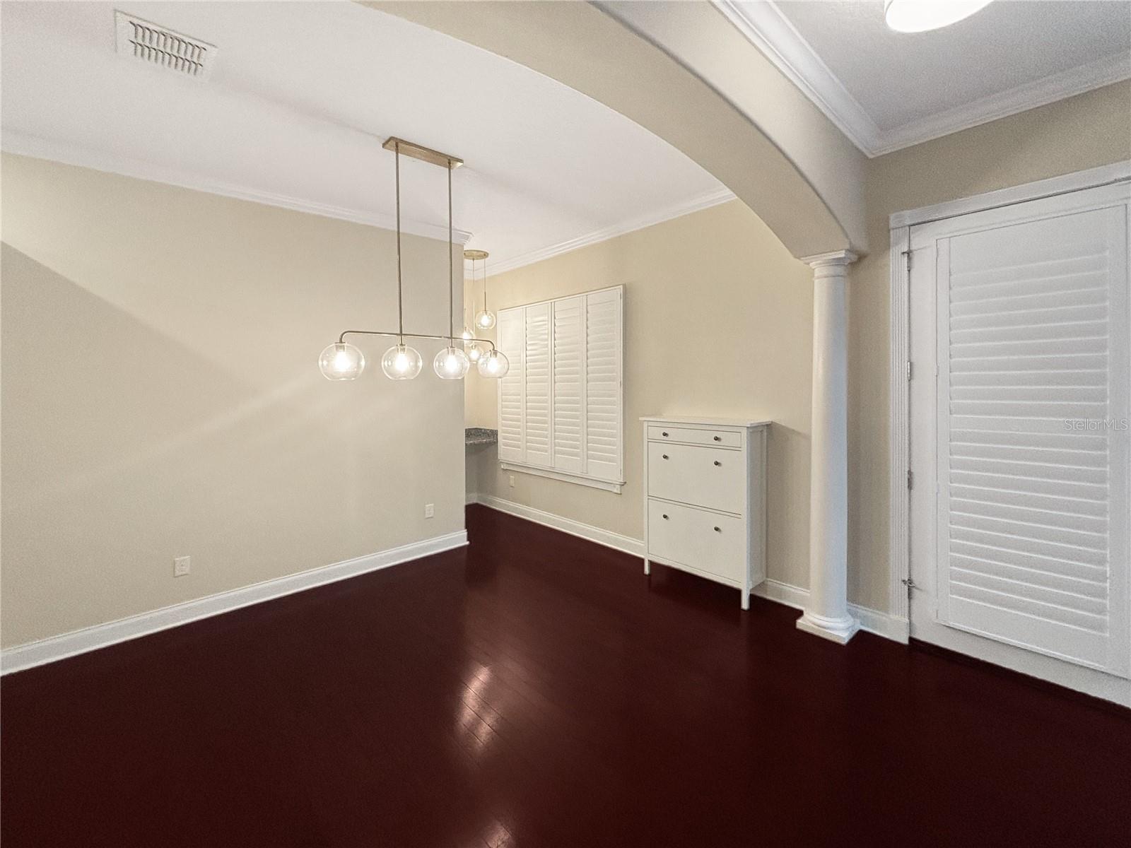 Image 20 of 29 For 827 Meridale Avenue