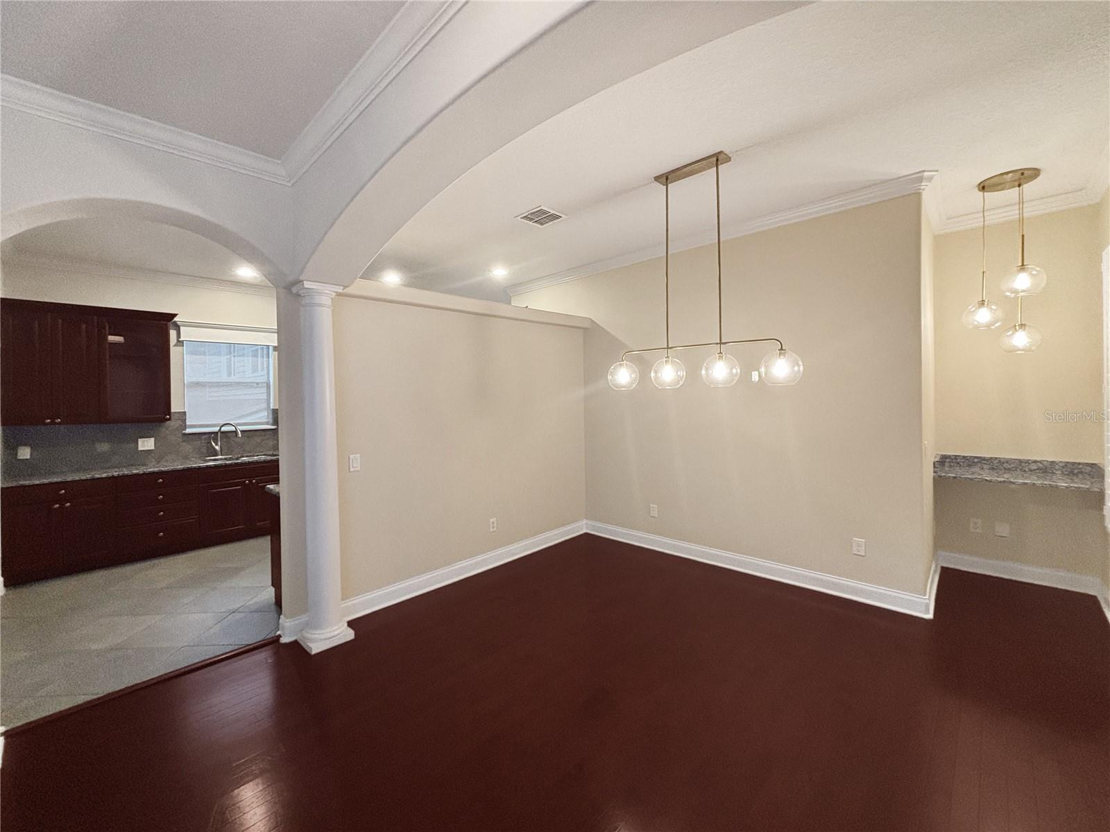 Image 21 of 29 For 827 Meridale Avenue