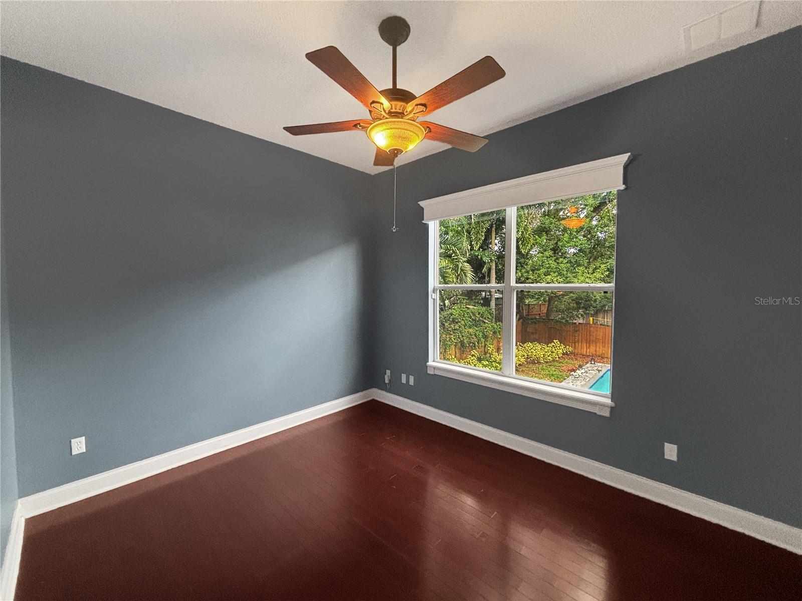 Image 4 of 29 For 827 Meridale Avenue