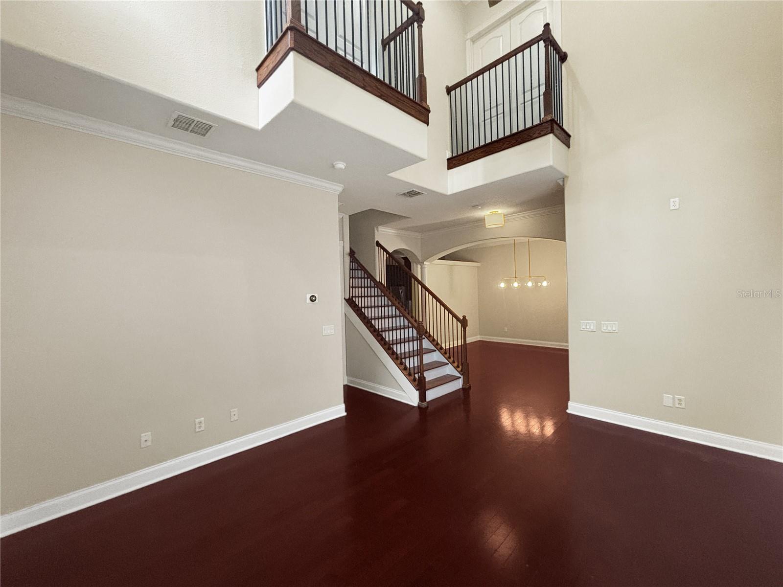 Image 6 of 29 For 827 Meridale Avenue