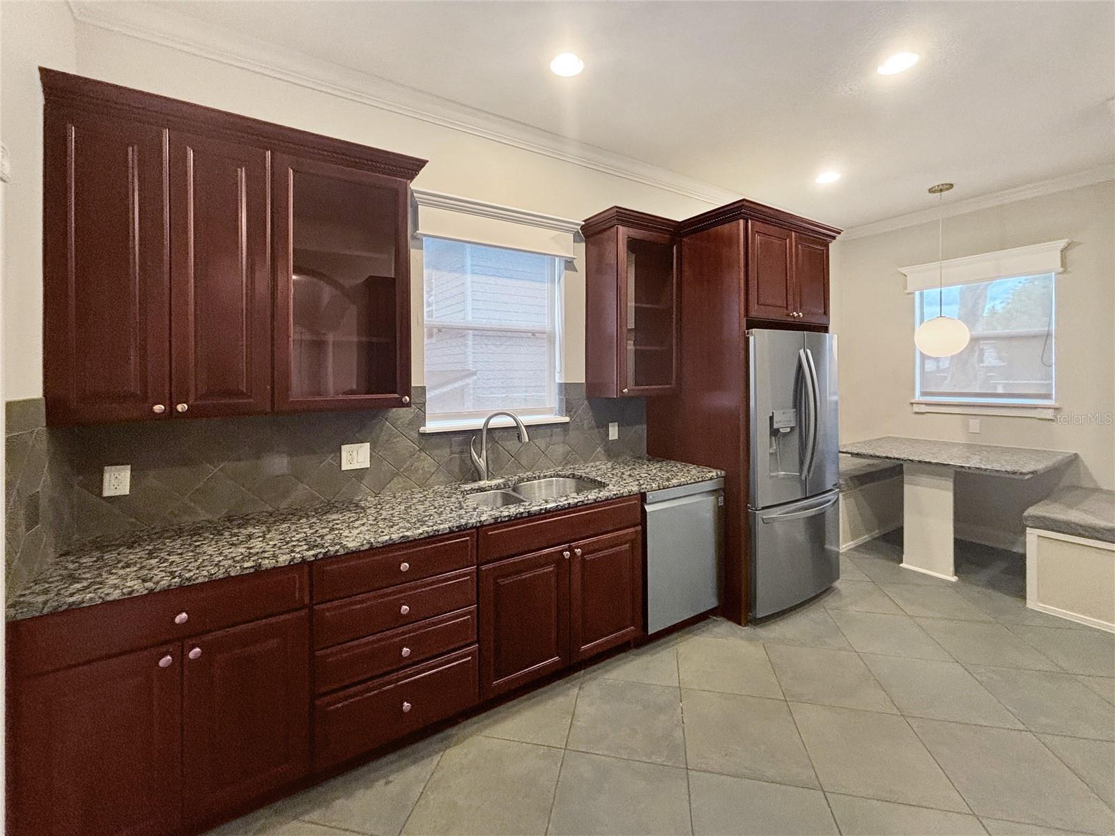 Image 7 of 29 For 827 Meridale Avenue