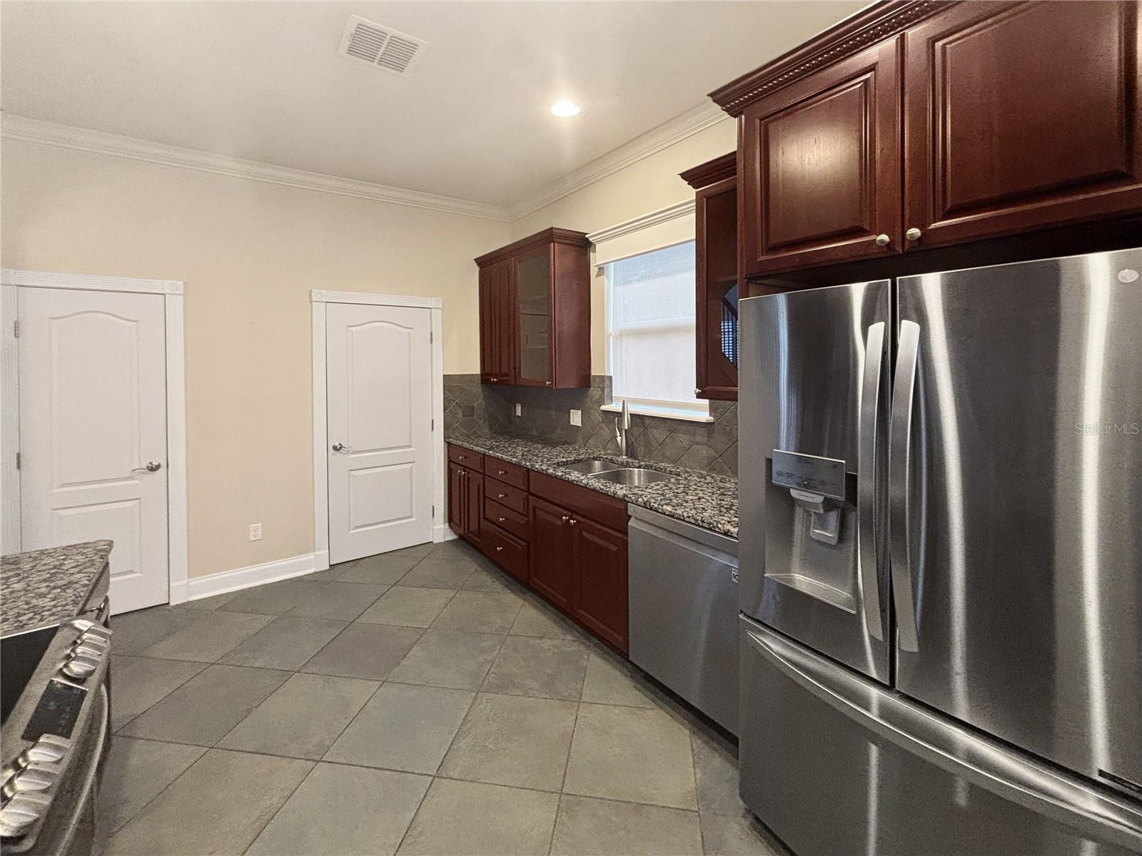 Image 8 of 29 For 827 Meridale Avenue