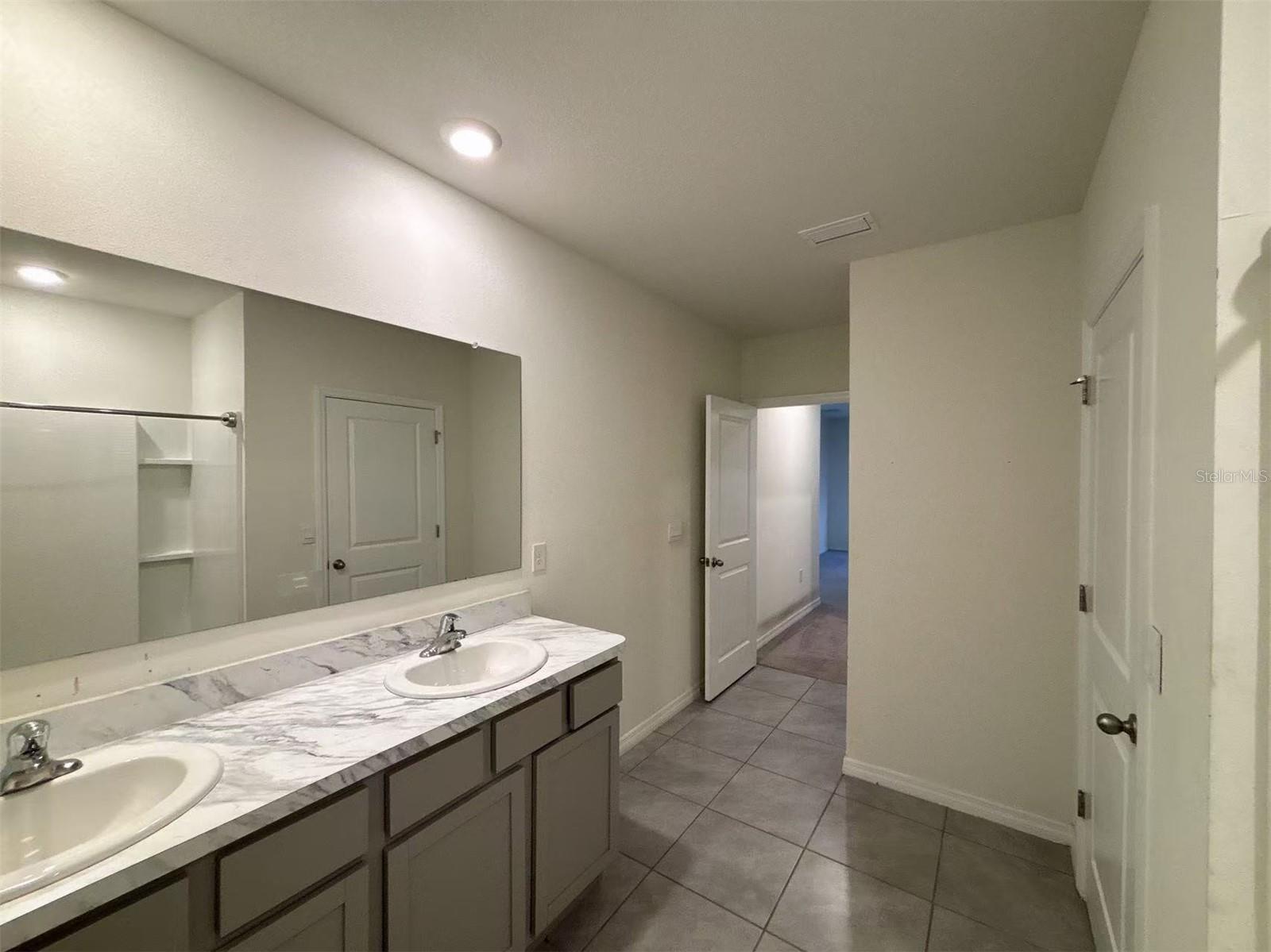 Image 14 of 21 For 40 Hickory Course Lane