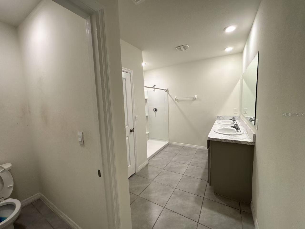 Image 15 of 21 For 40 Hickory Course Lane