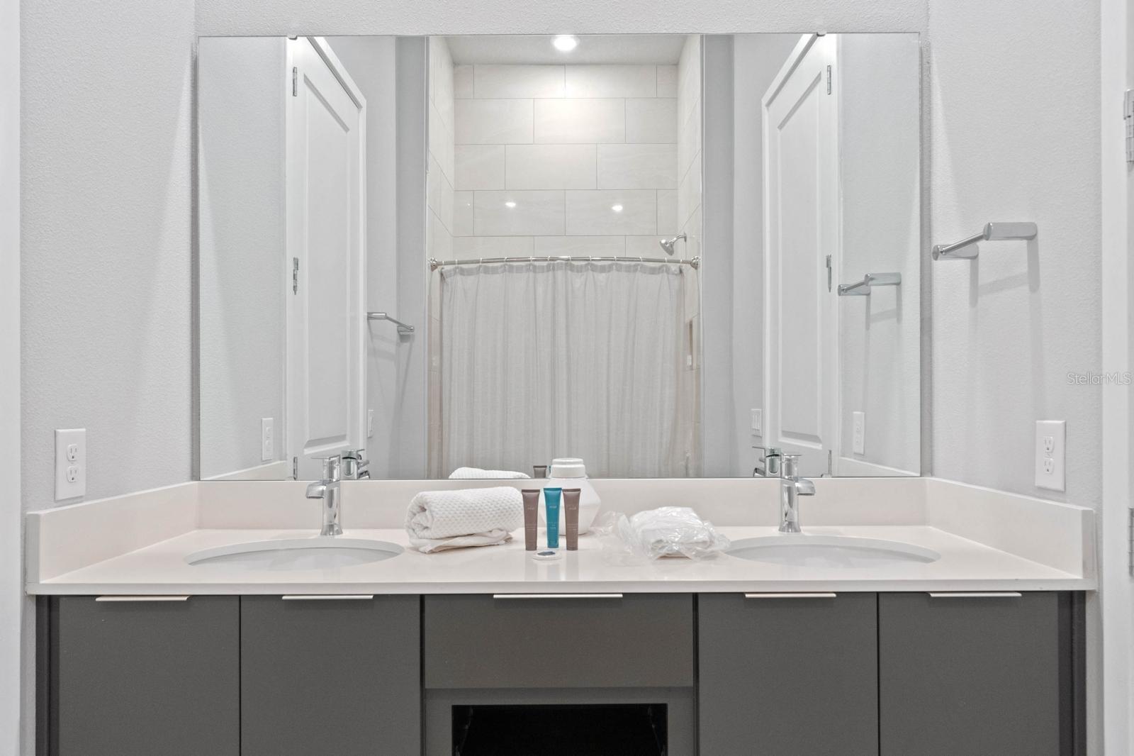 Image 18 of 62 For 7770 Sandy Ridge Drive 224