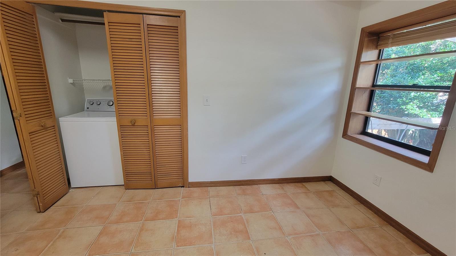 Image 6 of 18 For 1011 Love Lane 31