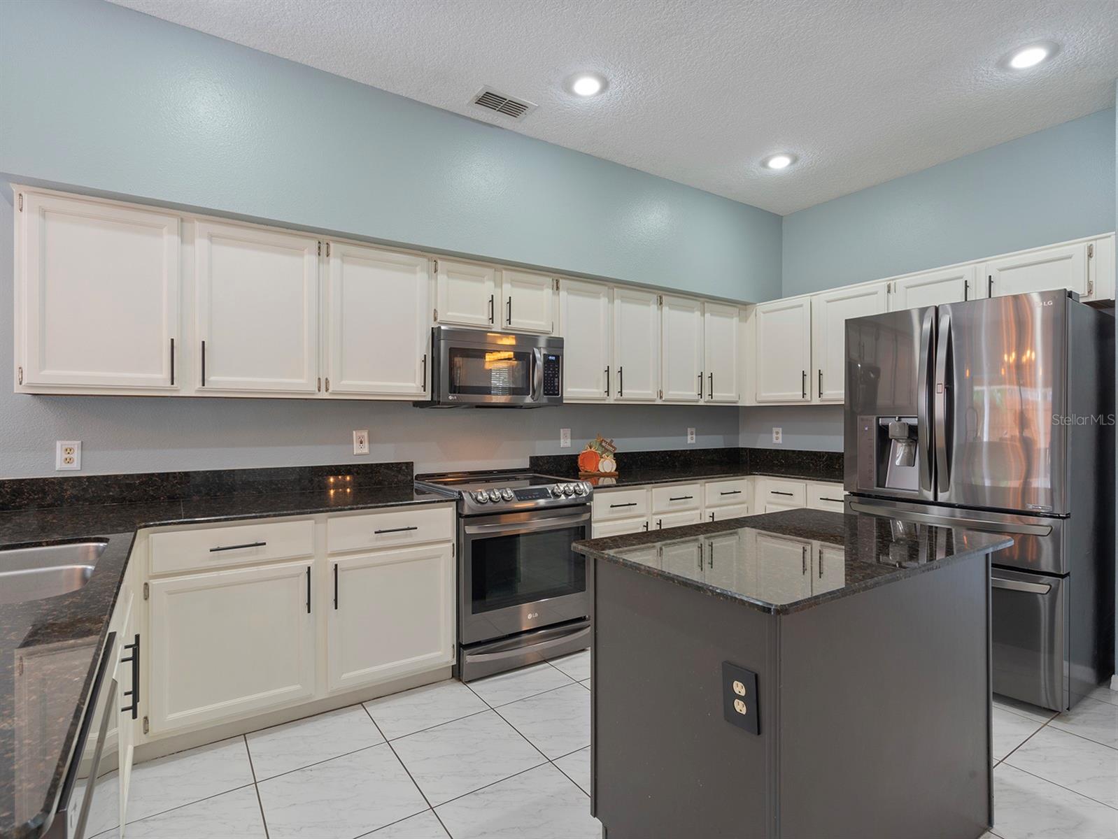 Image 11 of 46 For 2283 Ekana Drive