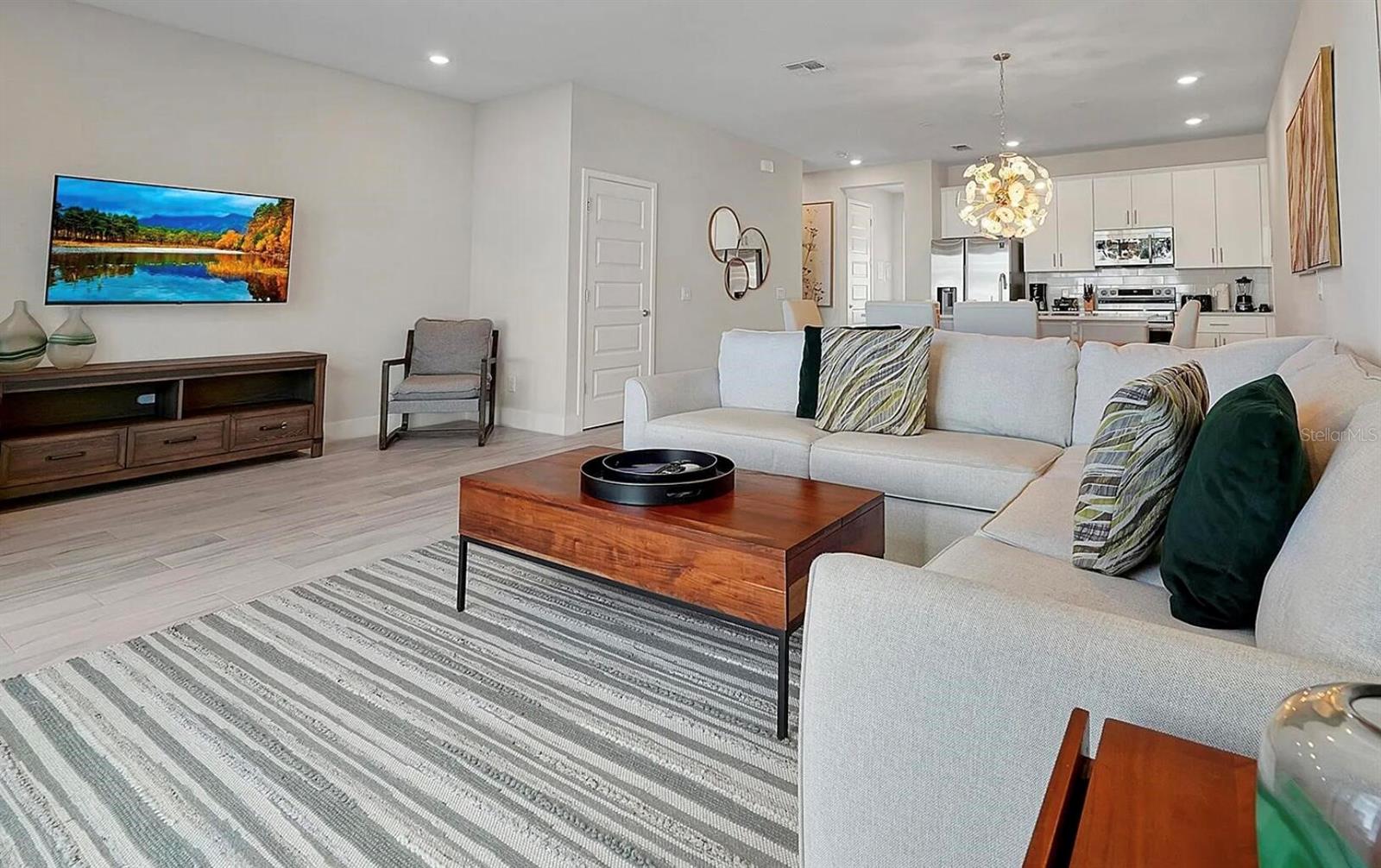 Image 3 of 17 For 7909 Draw Street