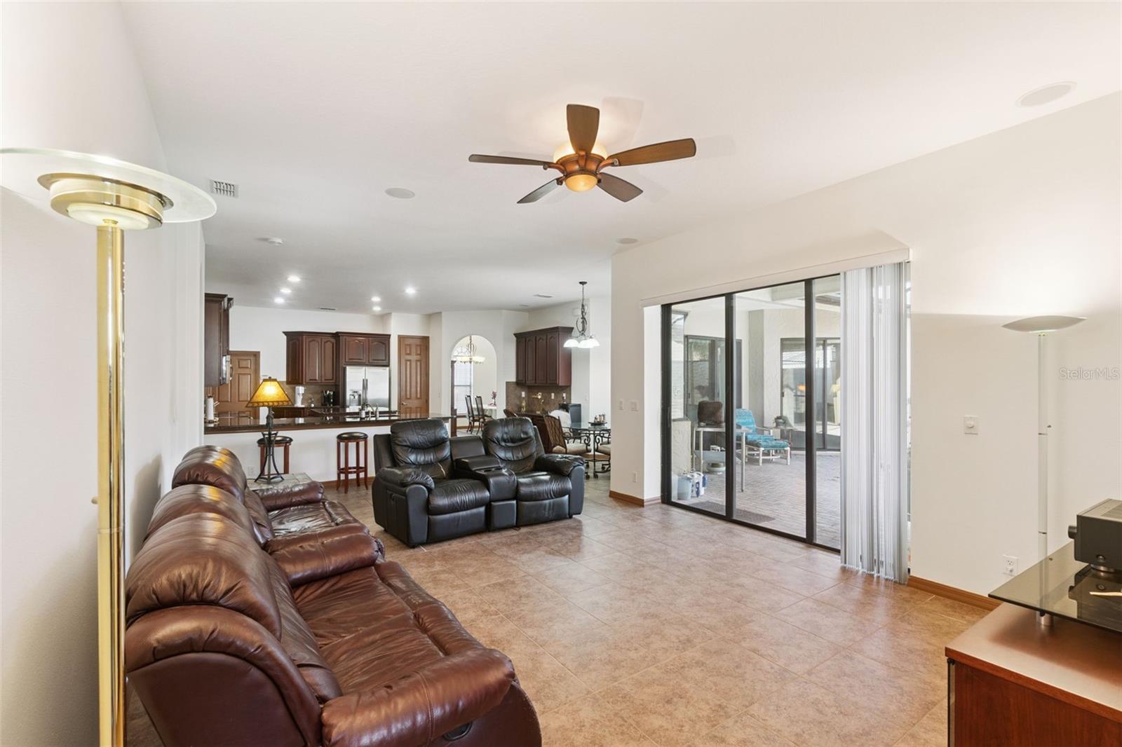 Image 13 of 39 For 2921 Falconhill Drive